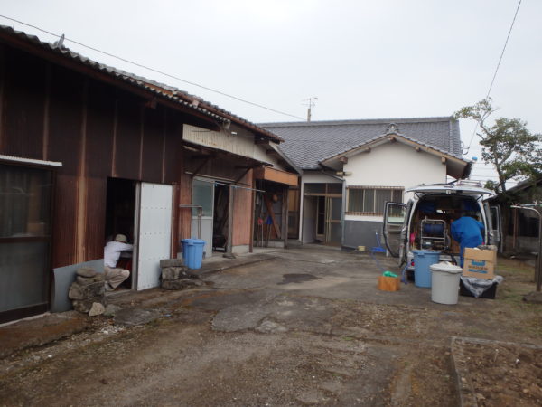 宇佐市の倉庫でのシロアリ駆除